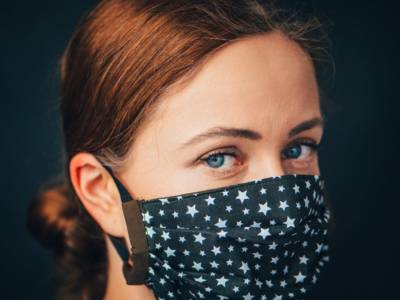 Mascherina fashion con stelle