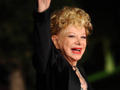 Sandra Milo sorridente