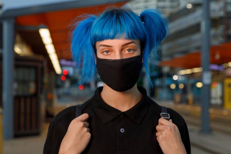 Come fare capelli blu elettrico