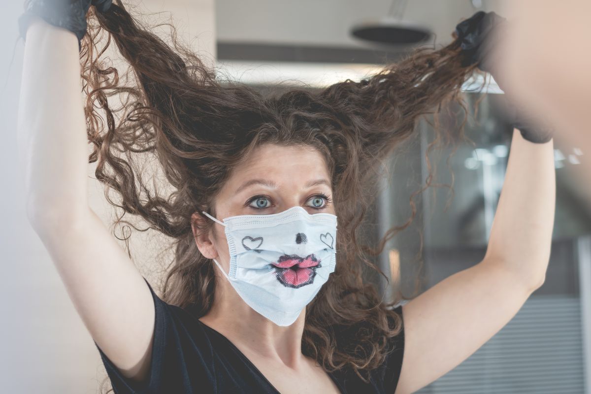 Capelli da sistemare con la mascherina