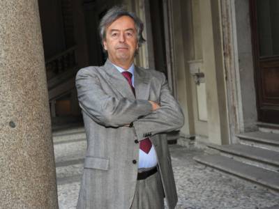 Roberto Burioni contro Le Iene dopo il sequestro dei servizi: “Diffamazione grave”