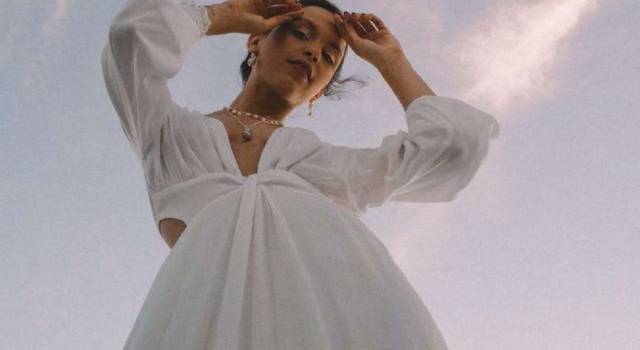 Un vestito bianco fa sempre estate: i modelli must have del 2020