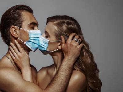 La pandemia sta cambiando le relazioni umane (e anche il sesso)