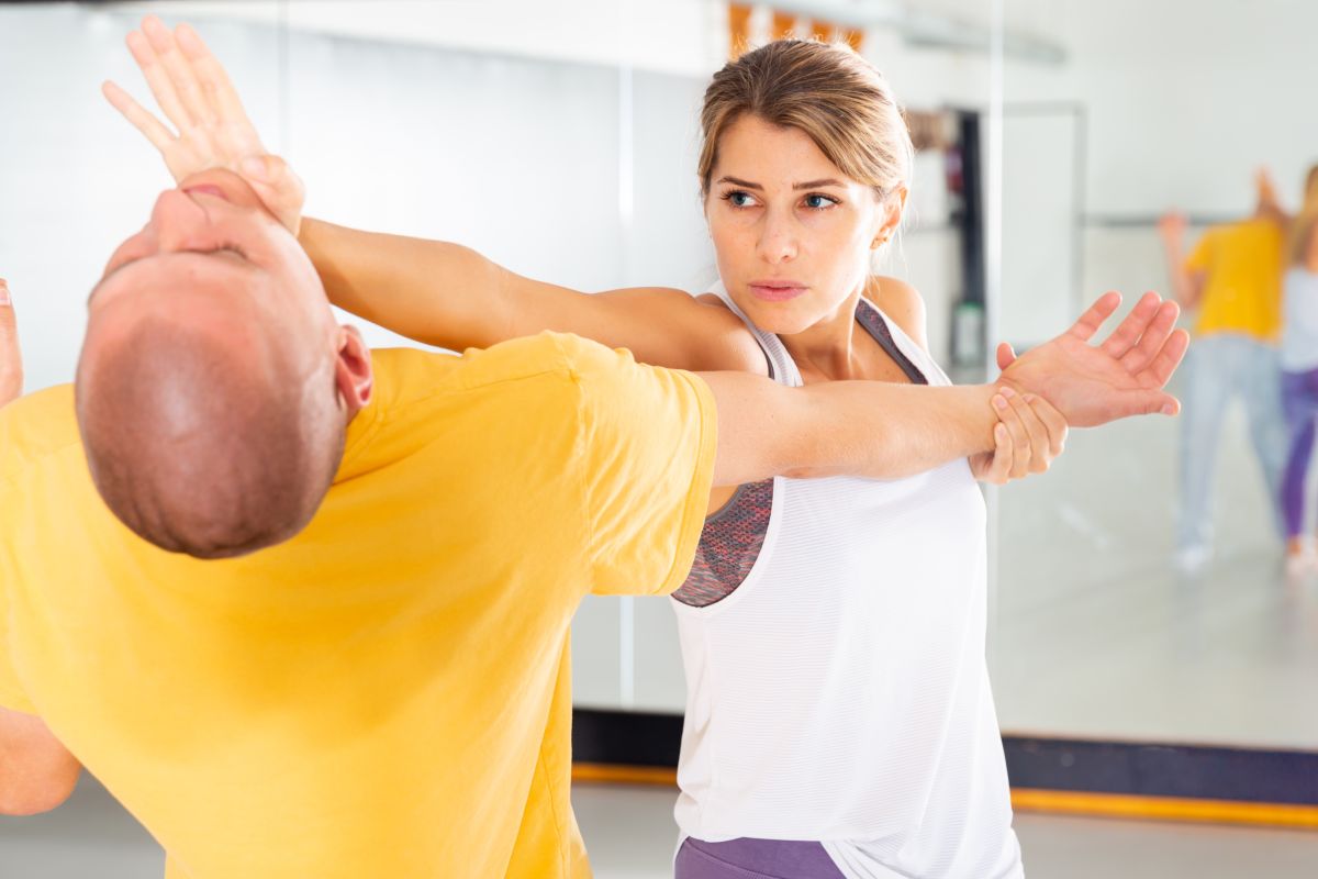 donna autodifesa krav maga