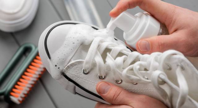 Sneakers bianche sempre pulite? Ecco come fare