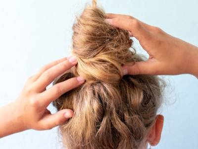 Come fare il top knot ai capelli