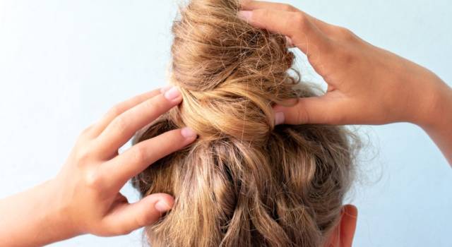 Come fare il top knot ai capelli