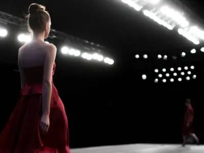 Modella che sfila in passerella