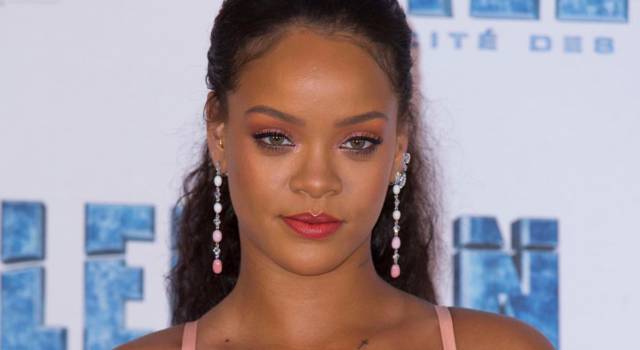 La Cantante Rihanna a Cena con Chris Martin: è Amore?