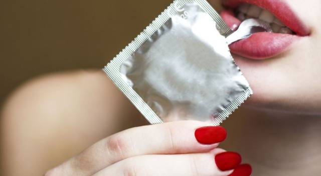 Tutto sul preservativo femminile: come si mette, quanto costa e&#8230; cos&#8217;è!