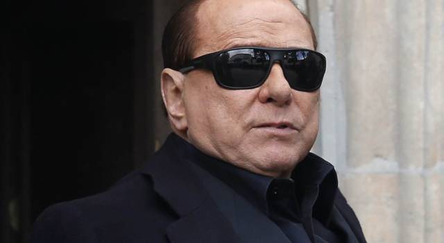 Silvio Berlusconi e Marta Fascina, bacio &#8220;Con la lingua!&#8221;, il video è virale