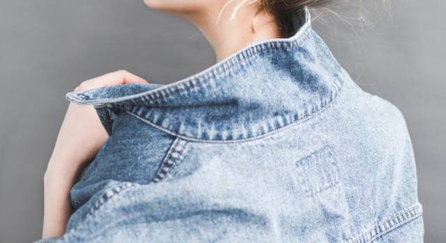 Giubbino di jeans cercasi: la giacca su cui puoi sempre contare