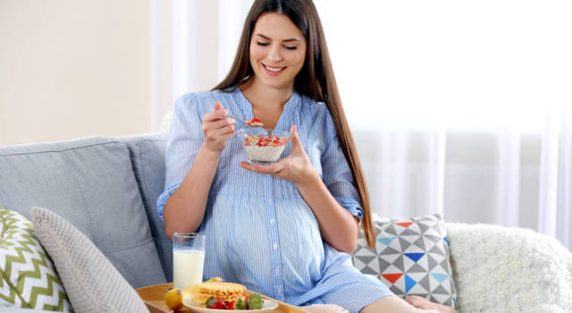 Alimentazione in gravidanza: cosa fa bene mangiare e cosa è da evitare?