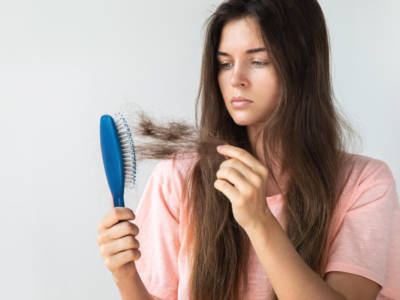 Caduta dei capelli: i rimedi naturali per combatterla (anche in autunno)