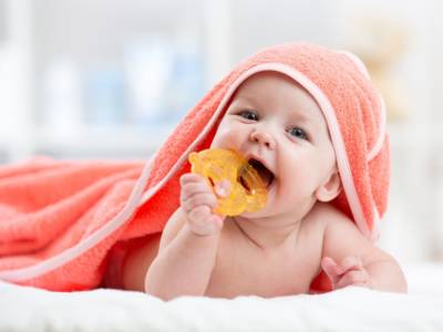 Quando inizia la dentizione del neonato e quali sono i suoi sintomi?