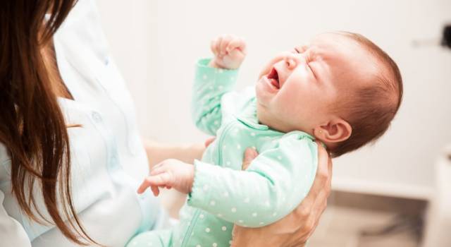 Quali sono i sintomi e le cure del reflusso nei neonati?