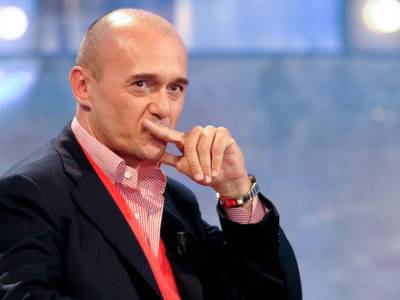 Alfonso Signorini ammette: “Addio Totti e Ilary Blasi? Nuova linfa per il gossip. Meno male…”