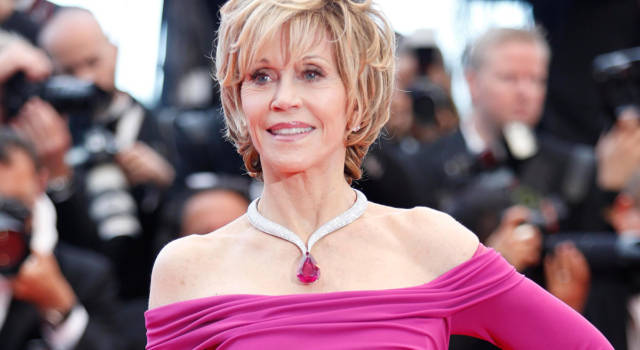 Jane Fonda, regalo molto &#8220;intimo&#8221; a Drew Barrymore: &#8220;Mi rilassa e nel comodino&#8230;&#8221;
