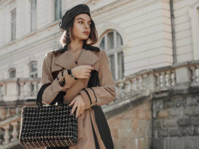 Trench nero e cammello