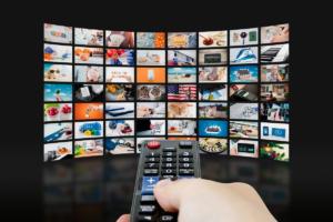 Telecomando e schermo TV