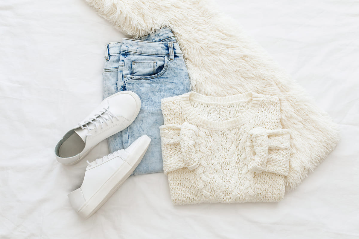 Maglione bianco e jeans