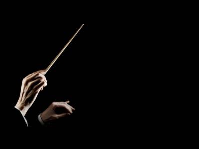 Bologna: il direttore d’orchestra fa una proposta di matrimonio durante il concerto di fine anno