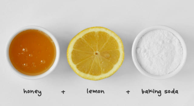 Idrata e purifica la pelle con le ricette per una maschera viso al miele