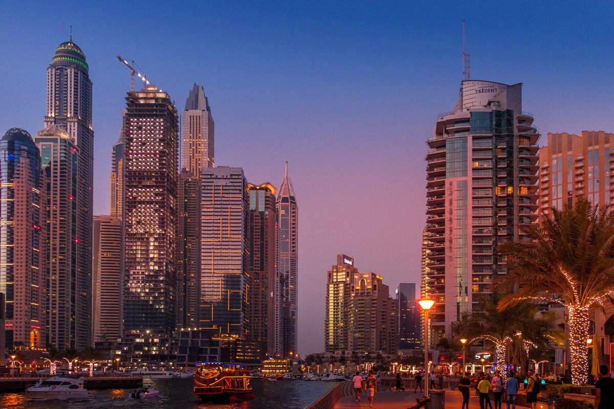 Dubai Grattacielo A Forma Di Molletta L opera D arte Di Zygo dubai-grattacielo-a-forma-di-molletta-l-opera-d-arte-di-zygo