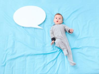 Neonato che inizia a parlare