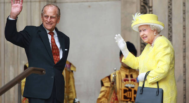 La Regina Elisabetta e Filippo, dal primo incontro all&#8217;ultimo addio: le tappe del loro amore