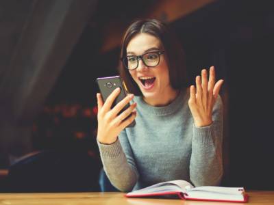 Ragazza con smartphone