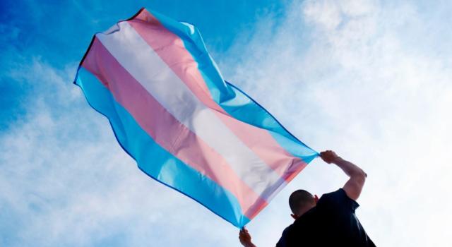 L’Arkansas vieta terapie ormonali e interventi chirurgici ai transgender minorenni
