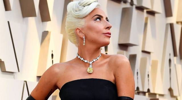 Lady Gaga presa in giro agli Oscar 2022: le parole della conduttrice