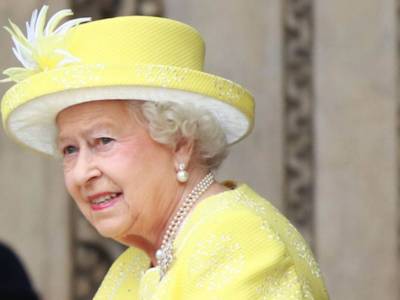 Regina Elisabetta, conduttori BBC vestiti in nero: ecco perché