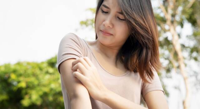 Allergie ai tessuti: sintomi e rimedi naturali