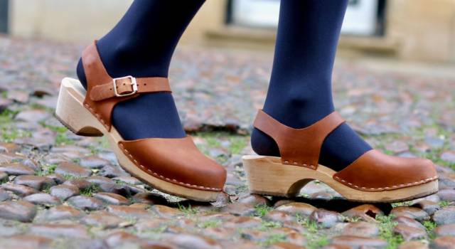 Zoccoli di legno: alti e bassi, i modelli dell'estate 2021