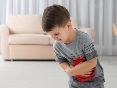 Bambino con mal di pancia