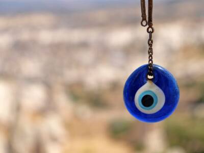 Occhio di Allah: leggenda, significato e cosa fare se si rompe