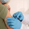 Via libera al risarcimento danni da vaccino Covid: ecco chi ne ha diritto