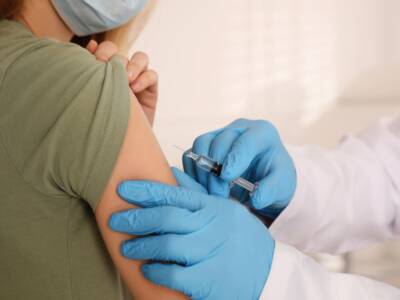 Via libera al risarcimento danni da vaccino Covid: ecco chi ne ha diritto