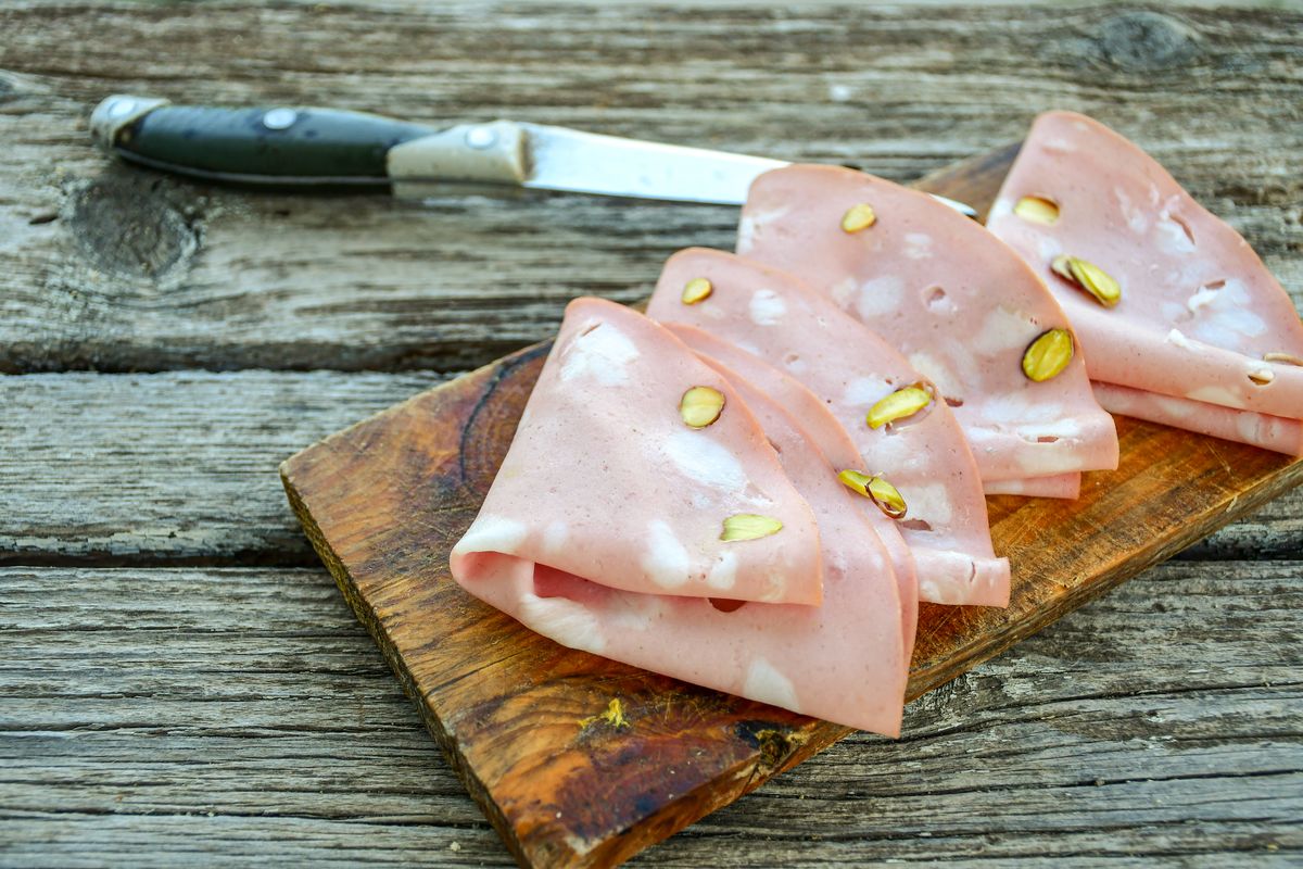 Mortadella in gravidanza si può mangiare senza rischi?