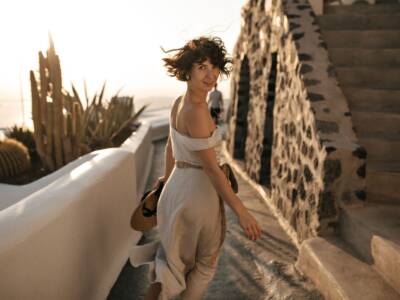 Ragazza con vestito estivo