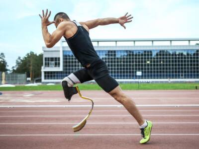 atleta senza gamba corsa