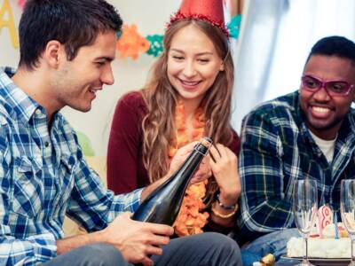 festa brindisi compleanno 18 anni vino