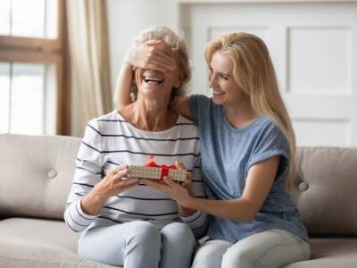 sorpresa regalo nonna nipote mamma
