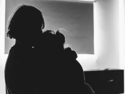 Abbraccio di consolazione