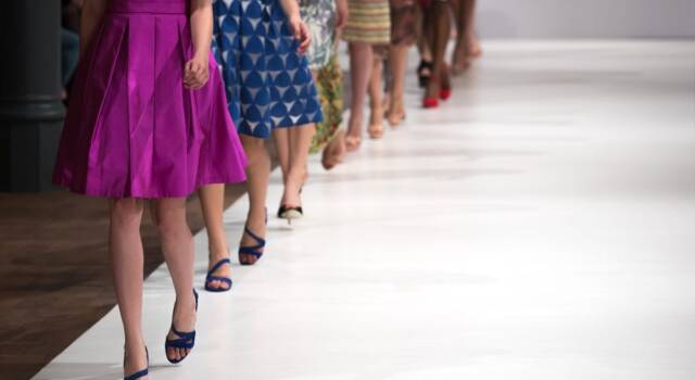 L&#8217;essenza del fucsia: la Valentino PP Pink Collection alla Paris Fashion Week 2022