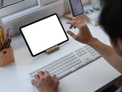 Come si collega una tastiera al tablet?