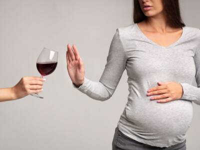 Contro l’alcol in gravidanza è nata la campagna Too young to drink
