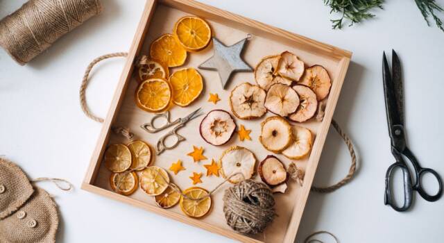 Come essiccare la frutta, tutte le tecniche: usatela per le decorazioni di Natale!